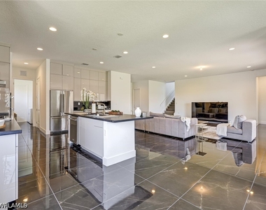 5126 Penella Avenue - Photo Thumbnail 10