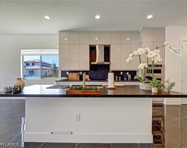 5126 Penella Avenue - Photo Thumbnail 12