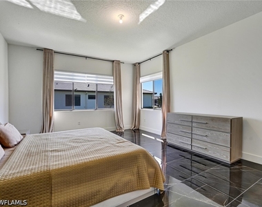 5126 Penella Avenue - Photo Thumbnail 20