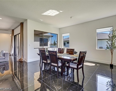 5126 Penella Avenue - Photo Thumbnail 14