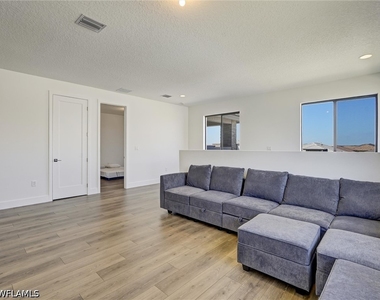5126 Penella Avenue - Photo Thumbnail 32