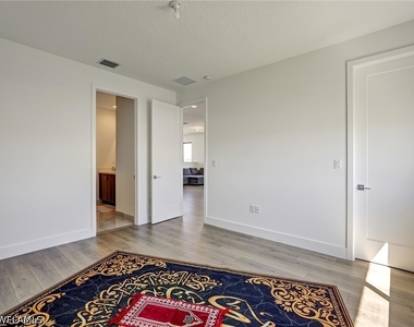 5126 Penella Avenue - Photo Thumbnail 37