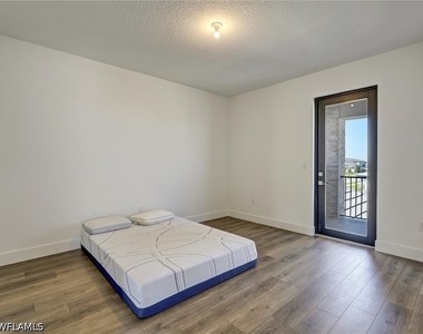 5126 Penella Avenue - Photo Thumbnail 33