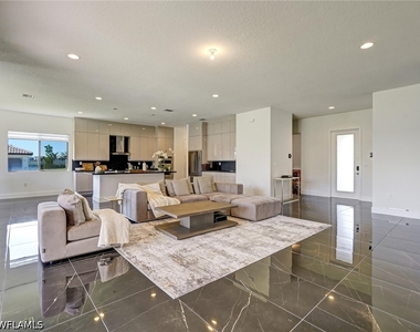 5126 Penella Avenue - Photo Thumbnail 3