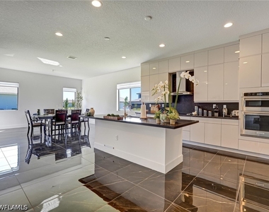 5126 Penella Avenue - Photo Thumbnail 8