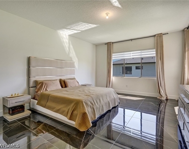 5126 Penella Avenue - Photo Thumbnail 19
