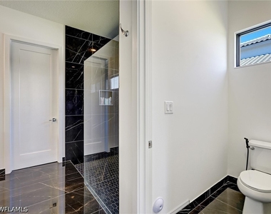 5126 Penella Avenue - Photo Thumbnail 21