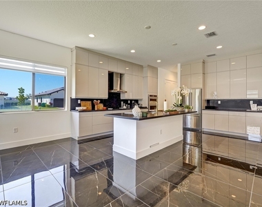 5126 Penella Avenue - Photo Thumbnail 9