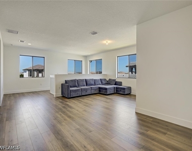 5126 Penella Avenue - Photo Thumbnail 31