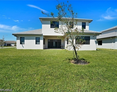 5126 Penella Avenue - Photo Thumbnail 40