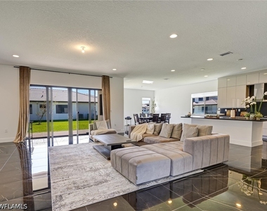 5126 Penella Avenue - Photo Thumbnail 2