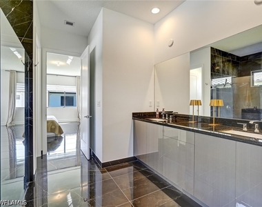 5126 Penella Avenue - Photo Thumbnail 24