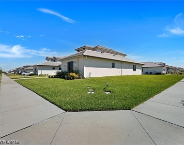 5126 Penella Avenue - Photo Thumbnail 39