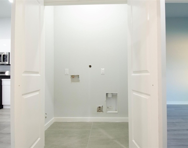 2830 Mansfield Street - Photo Thumbnail 8