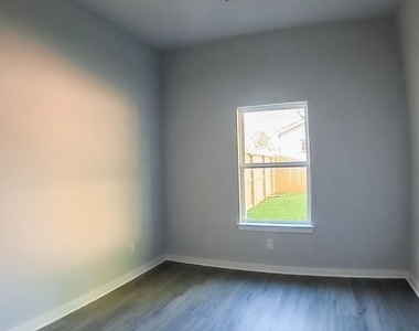 2830 Mansfield Street - Photo Thumbnail 14