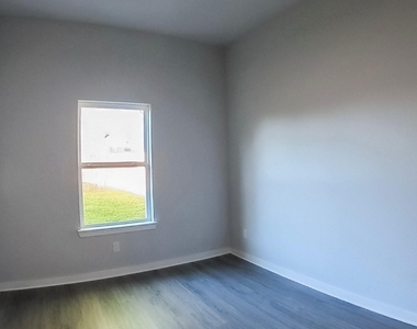 2830 Mansfield Street - Photo Thumbnail 13