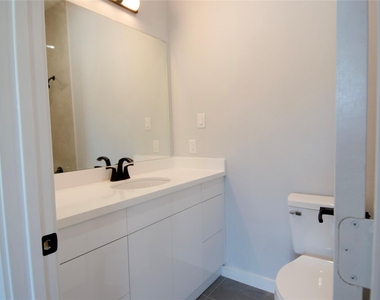 2830 Mansfield Street - Photo Thumbnail 12