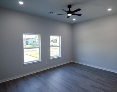 2830 Mansfield Street - Photo Thumbnail 11