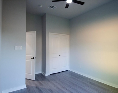 2830 Mansfield Street - Photo Thumbnail 15