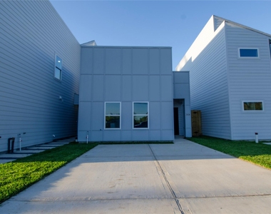 2830 Mansfield Street - Photo Thumbnail 1