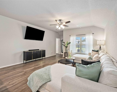 10527 Meadow Saffron Drive - Photo Thumbnail 5