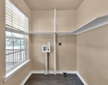 10826 10826 Joann Street - Photo Thumbnail 5