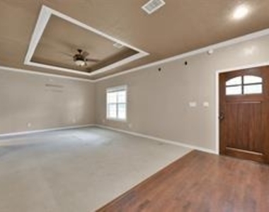 10826 10826 Joann Street - Photo Thumbnail 3