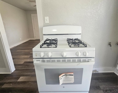 1311 Fred Street - Photo Thumbnail 15