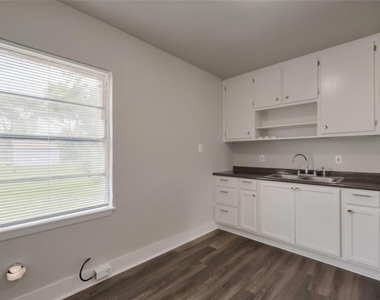 1311 Fred Street - Photo Thumbnail 11