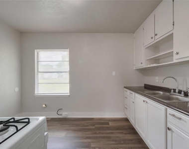 1311 Fred Street - Photo Thumbnail 5