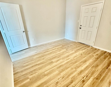 103 A Lincoln Cedar Drive - Photo Thumbnail 6