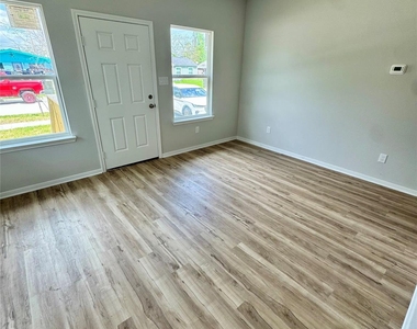 103 A Lincoln Cedar Drive - Photo Thumbnail 1