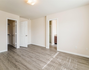 2438 Connors Path Court - Photo Thumbnail 8