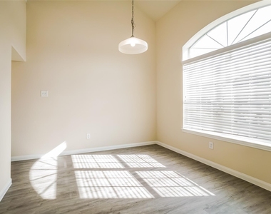 2438 Connors Path Court - Photo Thumbnail 7
