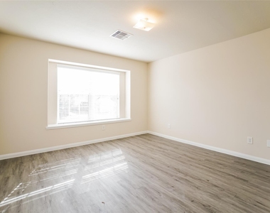 2438 Connors Path Court - Photo Thumbnail 6