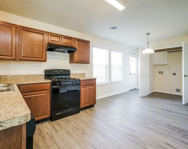 2438 Connors Path Court - Photo Thumbnail 5