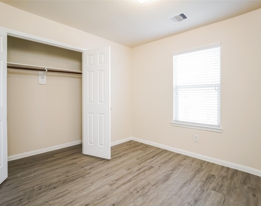 2438 Connors Path Court - Photo Thumbnail 12