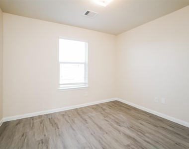 2438 Connors Path Court - Photo Thumbnail 11