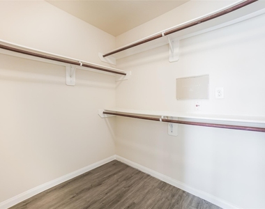 2438 Connors Path Court - Photo Thumbnail 9