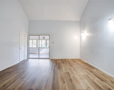 605 Jeff Davis Court - Photo Thumbnail 14