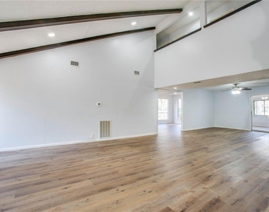 605 Jeff Davis Court - Photo Thumbnail 4