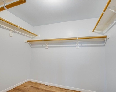 605 Jeff Davis Court - Photo Thumbnail 16