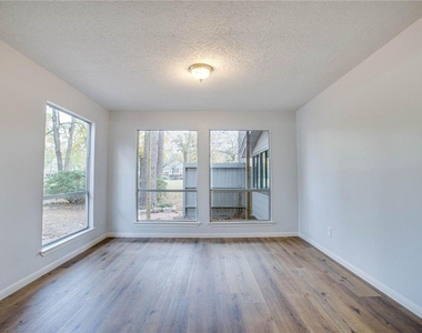 605 Jeff Davis Court - Photo Thumbnail 8