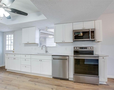 605 Jeff Davis Court - Photo Thumbnail 10
