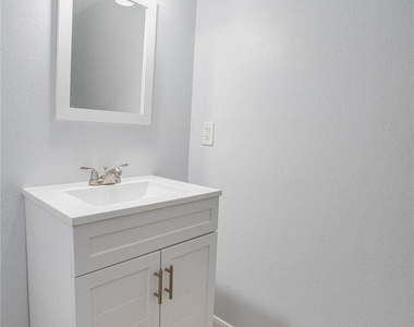 605 Jeff Davis Court - Photo Thumbnail 6