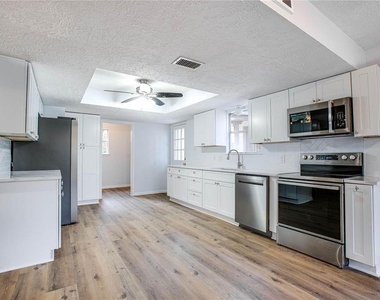 605 Jeff Davis Court - Photo Thumbnail 9