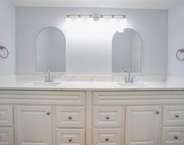 605 Jeff Davis Court - Photo Thumbnail 17