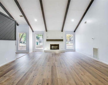 605 Jeff Davis Court - Photo Thumbnail 5