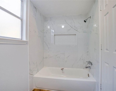 605 Jeff Davis Court - Photo Thumbnail 18