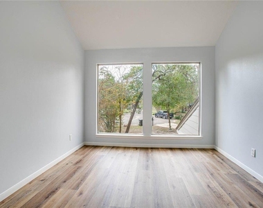 605 Jeff Davis Court - Photo Thumbnail 19